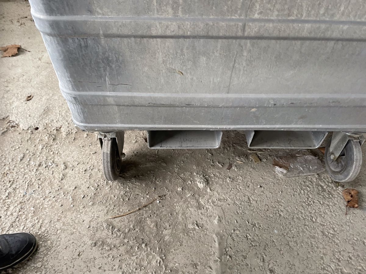 Altro per Ufficio & Commercio: Abfallcontainer Müllcontainer Container 800 L Stapelschlaufe – Usato da Neuenhof venduto da Tvr2 3