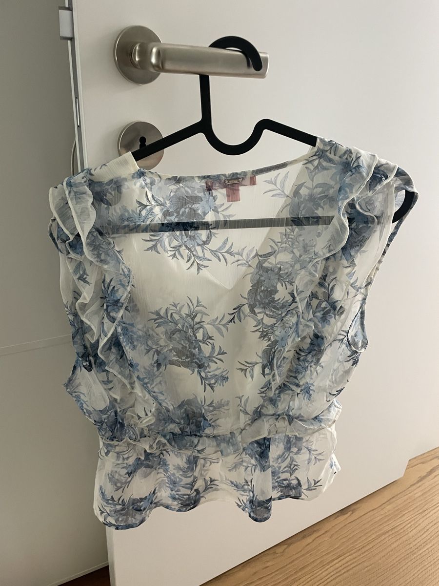 Guess Camicette: Sommerliche Bluse von Guess (S) – Nuovo (secondo la descrizione) da Herrliberg venduto da Carmela_M. 1