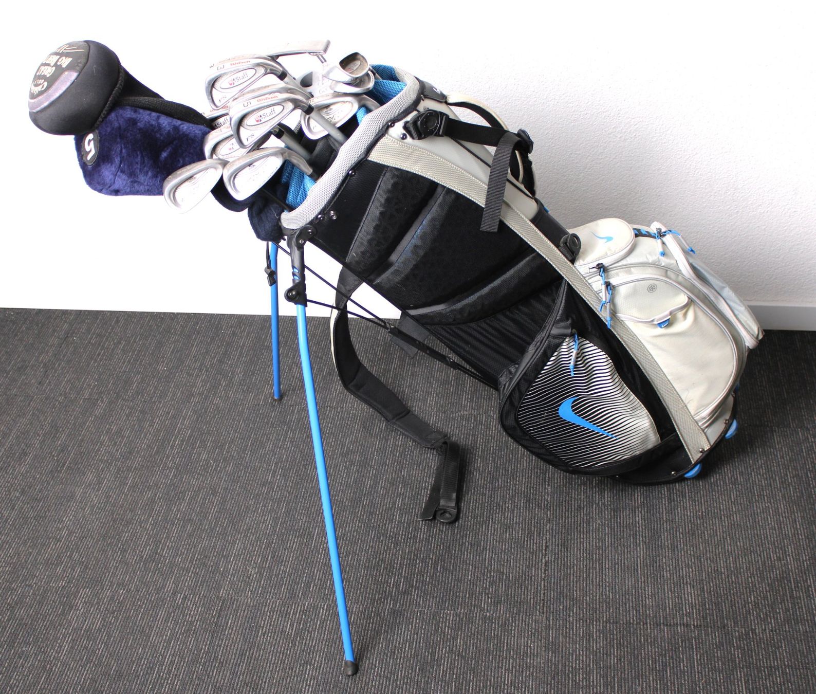 Schläger & Sets: Ein Golf Set mit Tasche von Nicke – Gebraucht aus Volketswil von brockipfannenstil