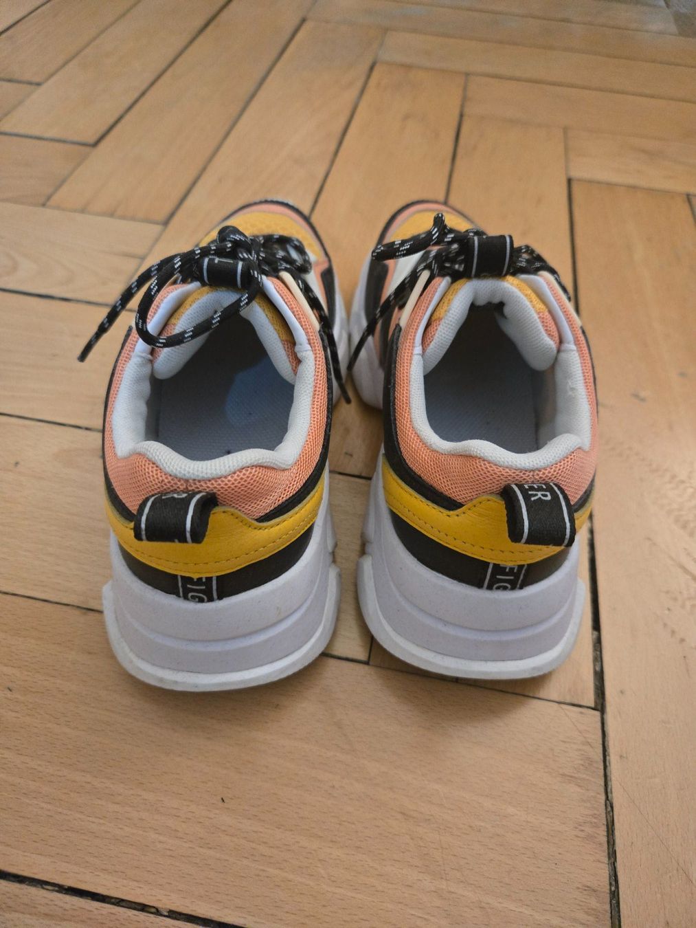 Tommy Hilfiger Chaussures femmes: Sneaker Tommy Hilfiger – D'occasion à Zürich par TanjaW05 2