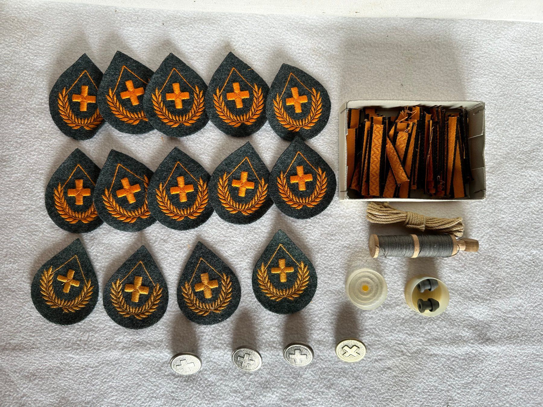 Schweizer Armee Placchette & Badge: Insignes et boutons militaires – Usato da Ste-Croix venduto da mjmg
