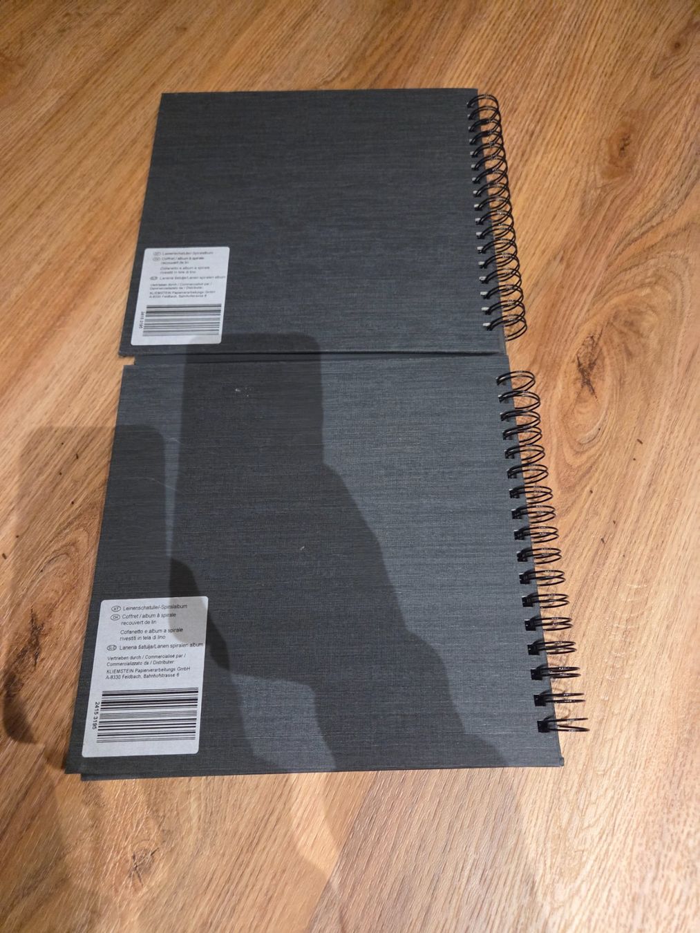 Album: 2x Leinenspiralalbum, Ringbuch schwarz – Nuovo (secondo la descrizione) da Heinrichswil venduto da frankie19860 2