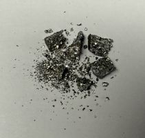 Hafnium, 2,2 g Metallstücke