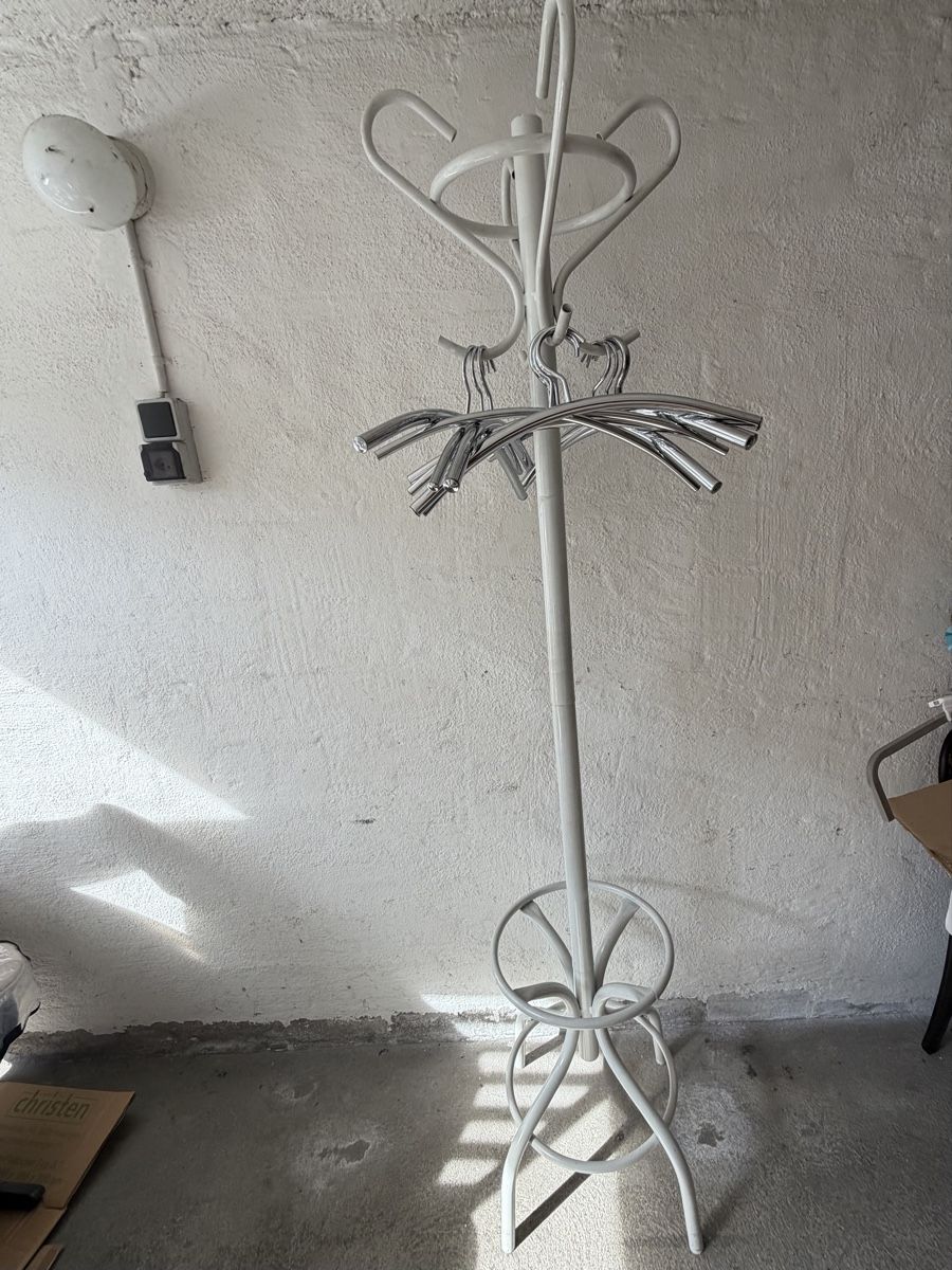 Guardaroba: Garderobe weiss mit Kleiderbügel – Usato da Zürich venduto da Delfin_88