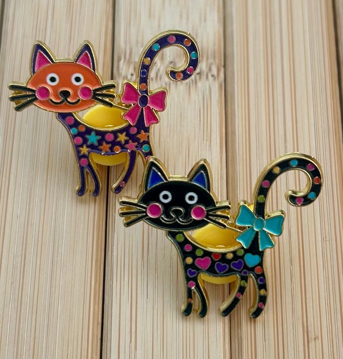 Plaketten & Abzeichen: 2x Pin Katze – Neu und originalverpackt aus Geneve von vane267