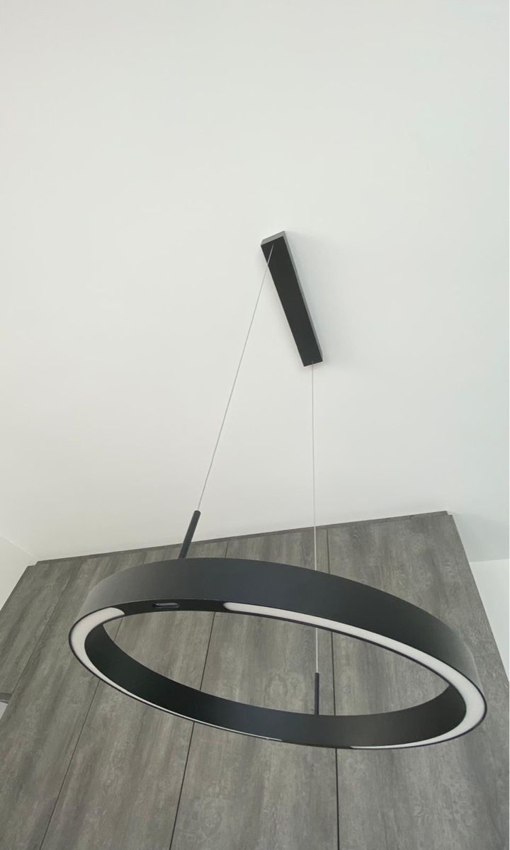 Kronleuchter & Deckenlampen: Schwarze LED-Pendellampe "Float" - Modernes Design – Neu (gemäss Beschreibung) aus Obernau von SIGGEW 1