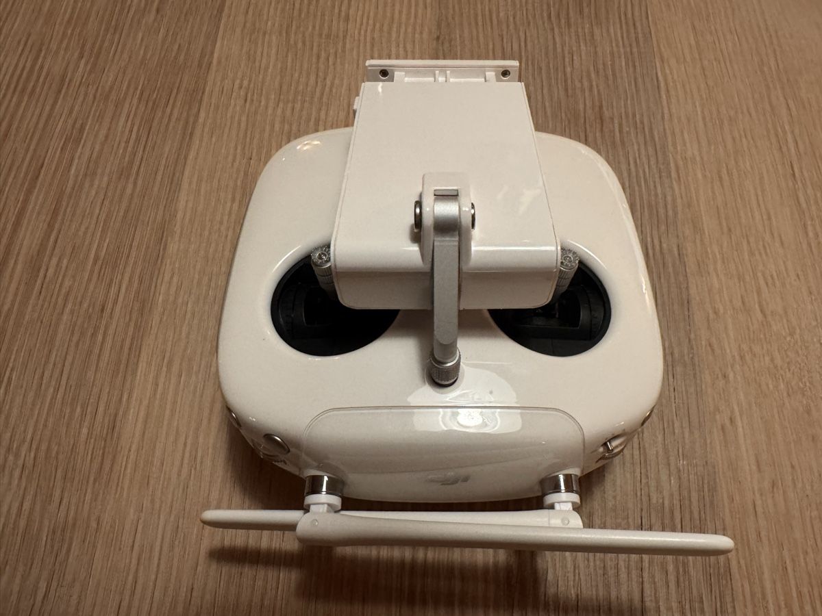 DJI RC Kits de montage: DJI Phantom 4 Pro drone with controller and props – D'occasion à Obfelden par Wi_matthias 2