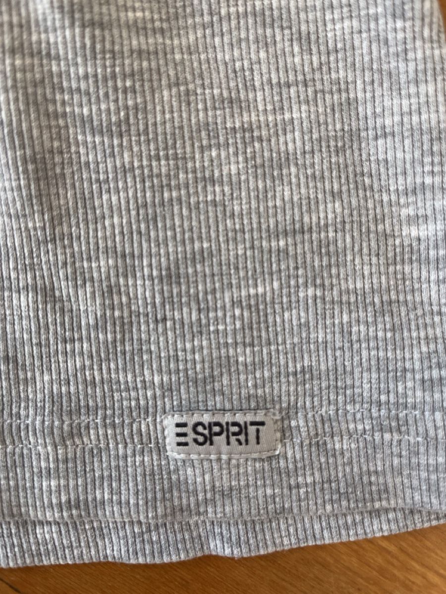 Esprit Pullover & Sweatshirts: Langarmshirt Esprit grau, V neck Samtkragen – Gebraucht aus Bern von sosophie 3