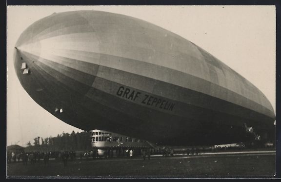 Cartoline postali: Foto-AK Das Luftschiff Graf Zeppelin auf – Usato da Berlin venduto da bartko-reher