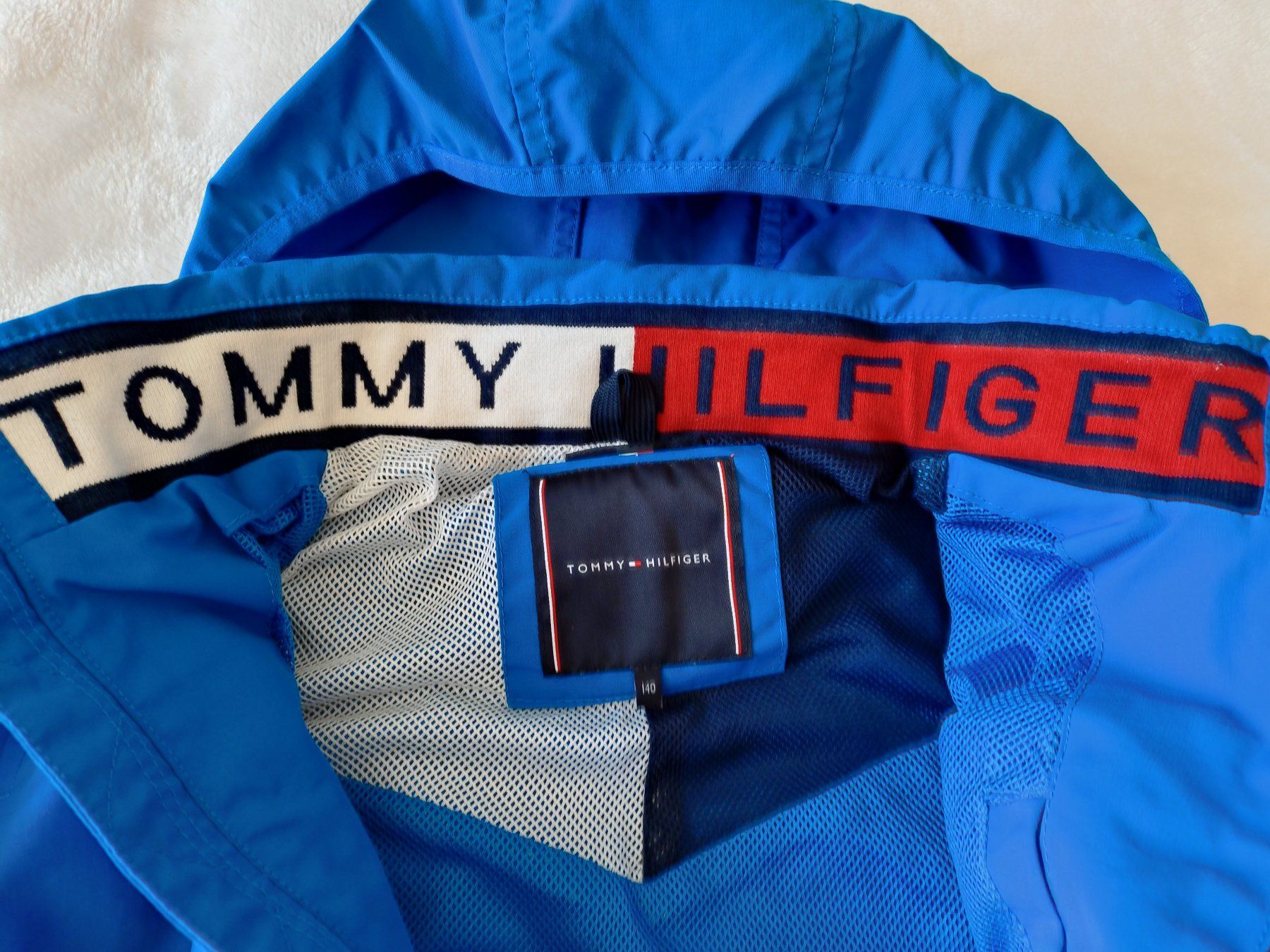 Tommy Hilfiger Giacche & Cappotti: TommyHilfiger Jungen EssentialJacket 140 – Usato da Bottmingen venduto da Malina_Outlet 1