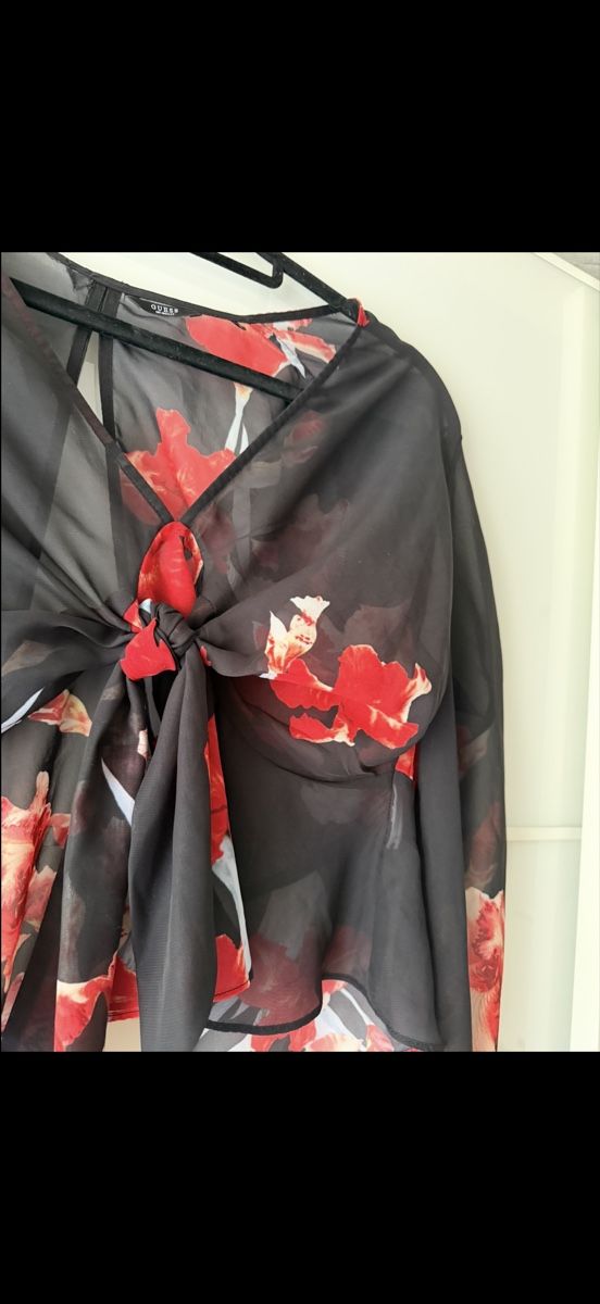 Guess Camicette: Guess Bluse 🍒 – Usato da Wil SG venduto da xrnvani 1