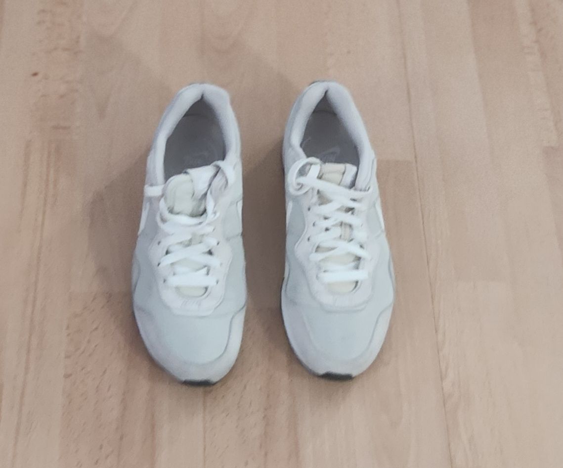 Nike Herrenschuhe: Baskets Nike Venture Runner beige taille 39  – Gebraucht aus Niedergösgen von Eva2410