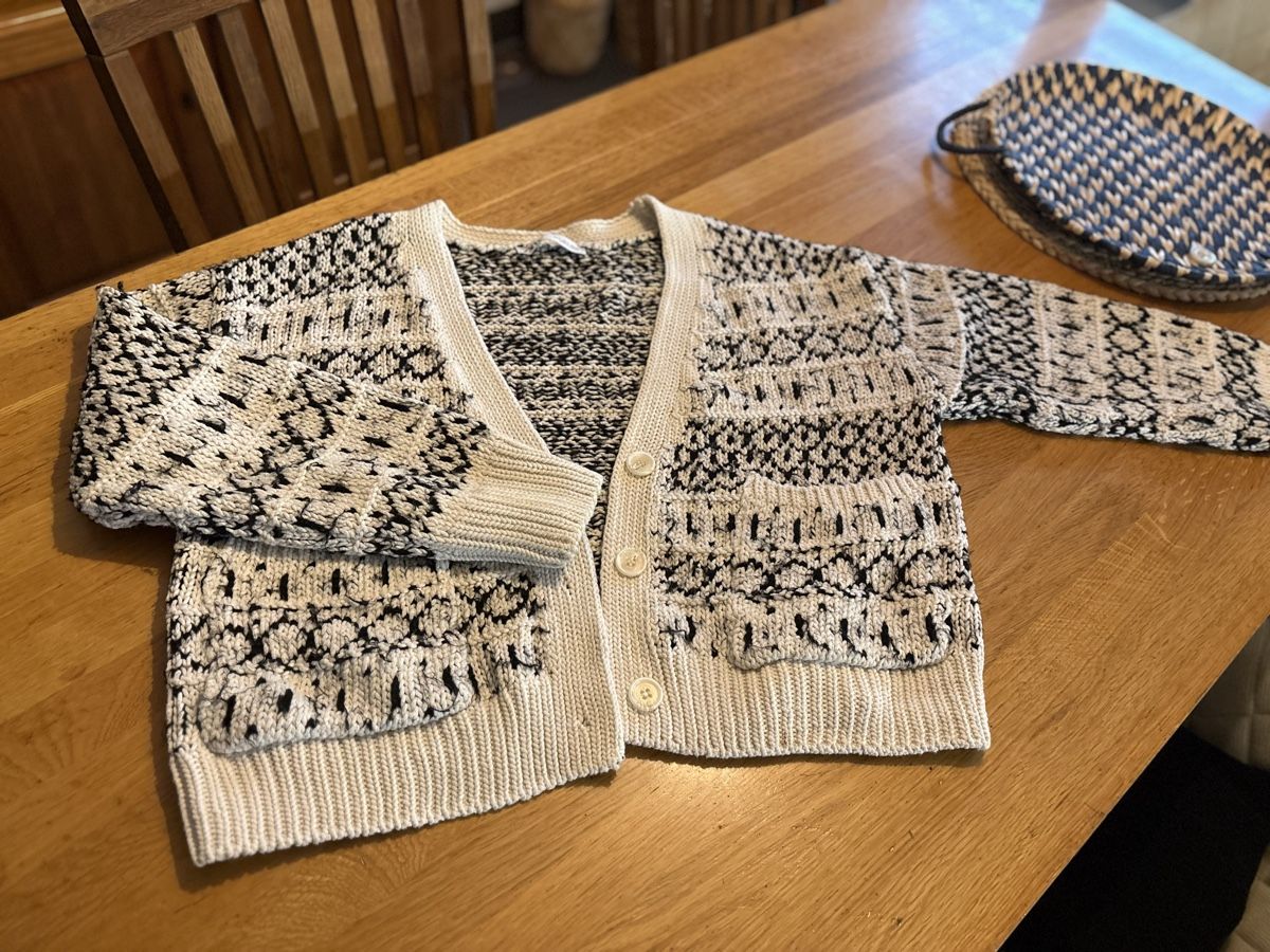 Zara Pullover & Sweatshirts: ZARA pull taille S – Gebraucht aus Attalens von Skorpionica 4