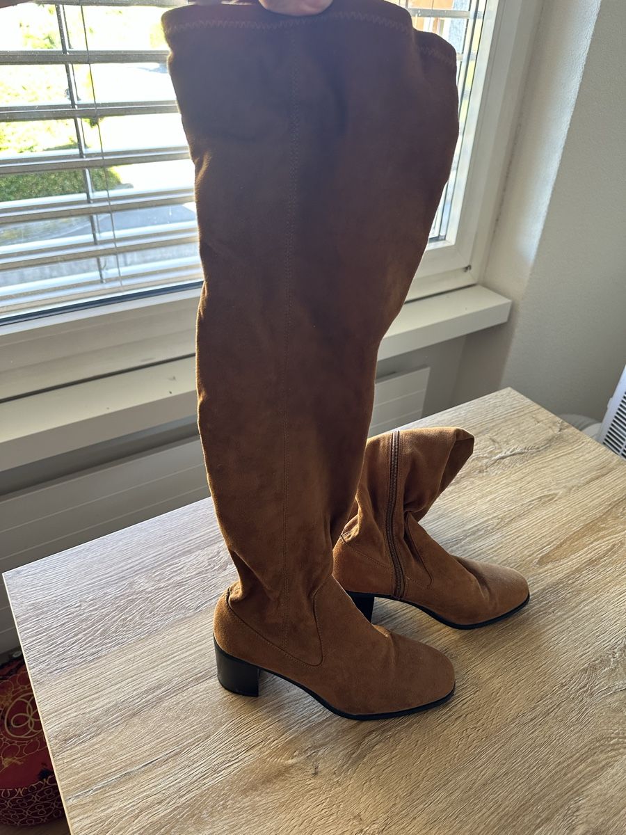 Scarpe da donna: Over-knee boots light brown size 39  – Usato da Affoltern am Albis venduto da rot_682g
