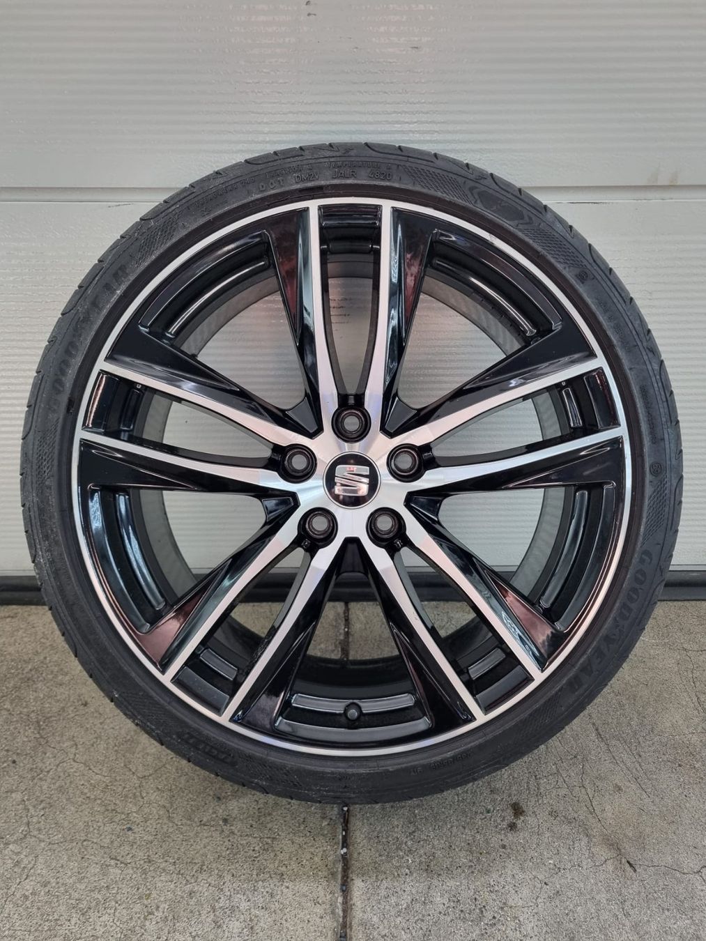 Seat Pneumatici & Ruote complete: Seat Leon Sommerräder 19 Zoll – Usato da Kirchdorf AG venduto da Cartastic_AG