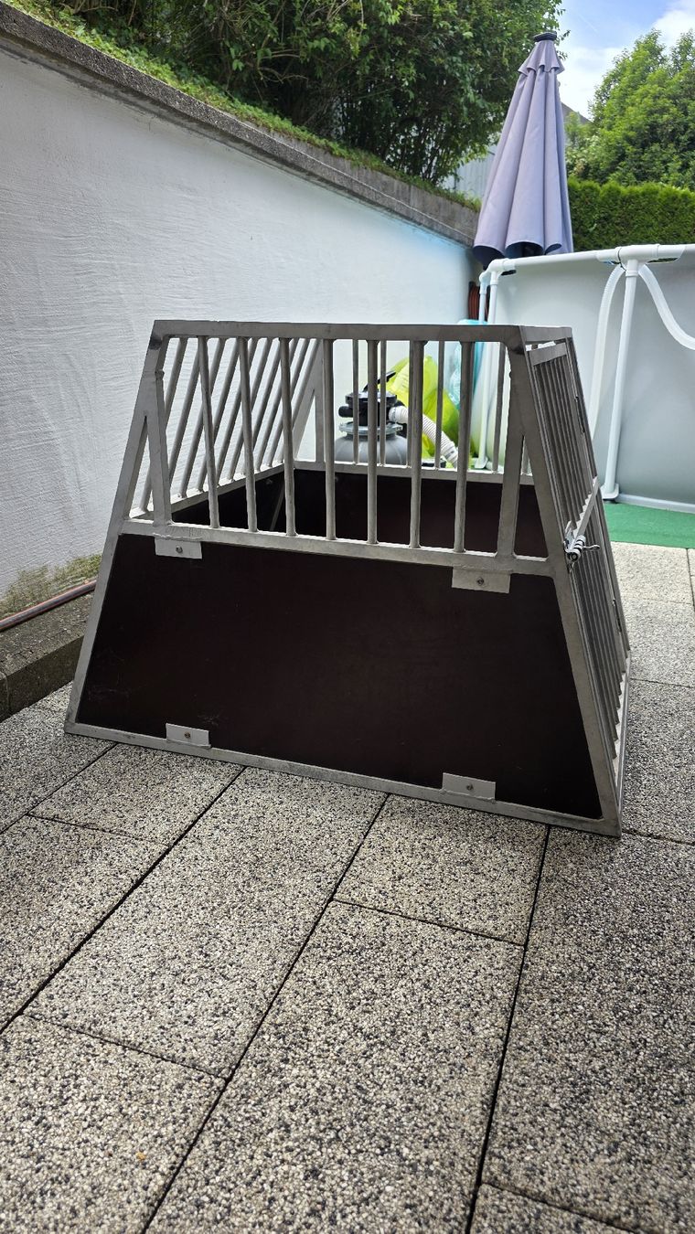 Käfige, Transport & Sicherheit: Robuste Hundebox – Gebraucht aus Altendorf von ave_pkb6