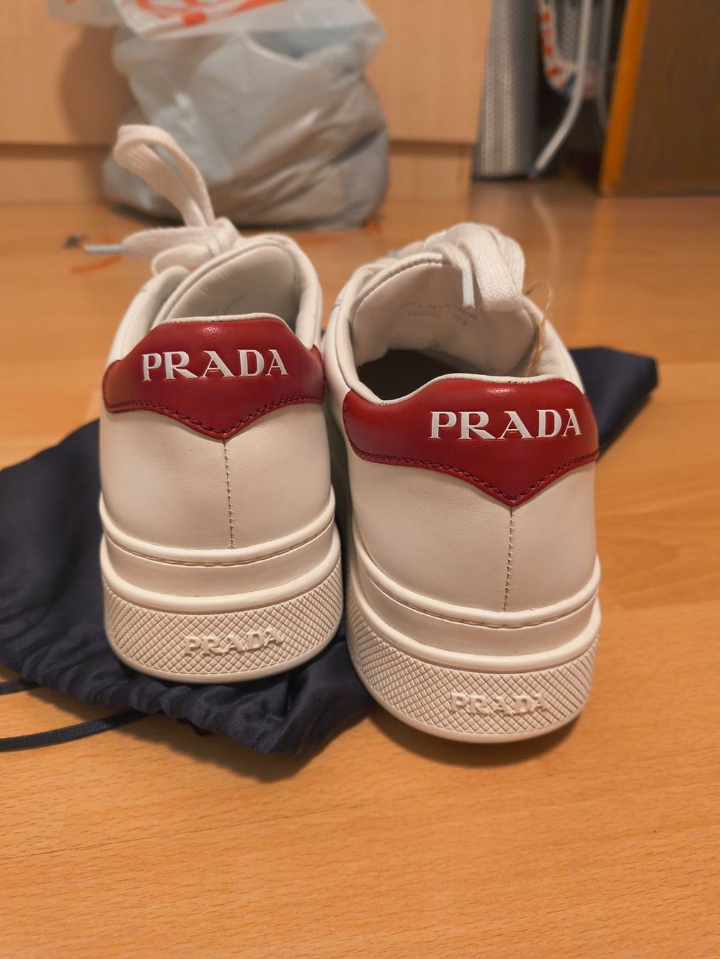 Prada Damenschuhe: Original PRADA Leder Sneaker neuwertig – Gebraucht aus Zürich von laribuechel 3