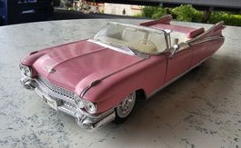 Cadillac Modell 1/18 Majsto rosa