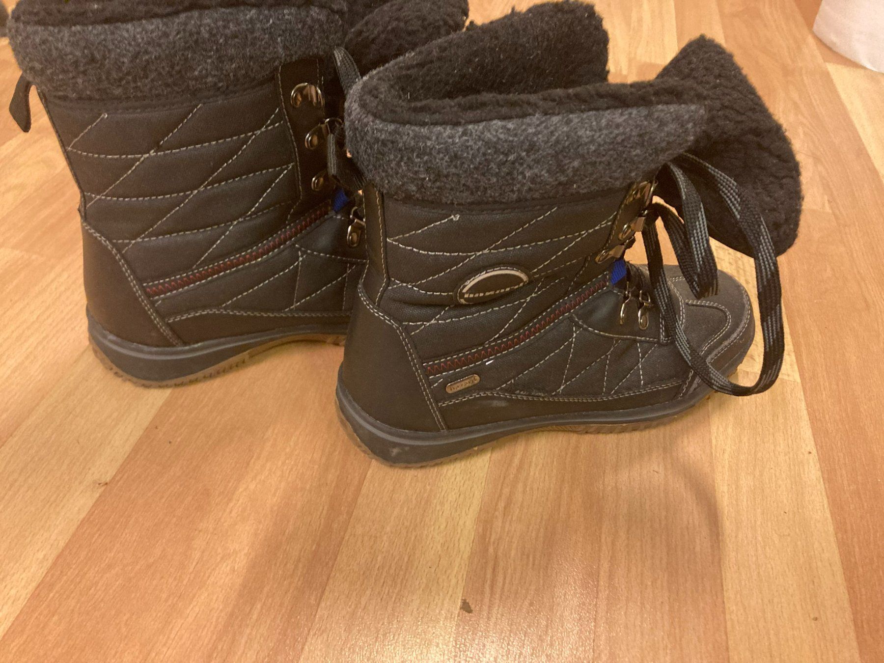 Scarpe da donna: Winterstiefel Damen – Usato da Gümligen venduto da Storcko 1