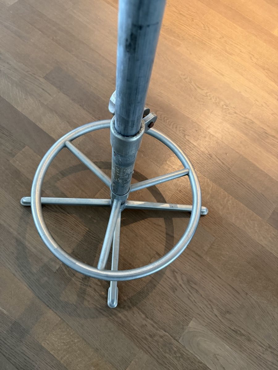 Hocker: 2x Atelier-Hocker höhenverstellbar – Gebraucht aus Luzern von cam_f7qx 3