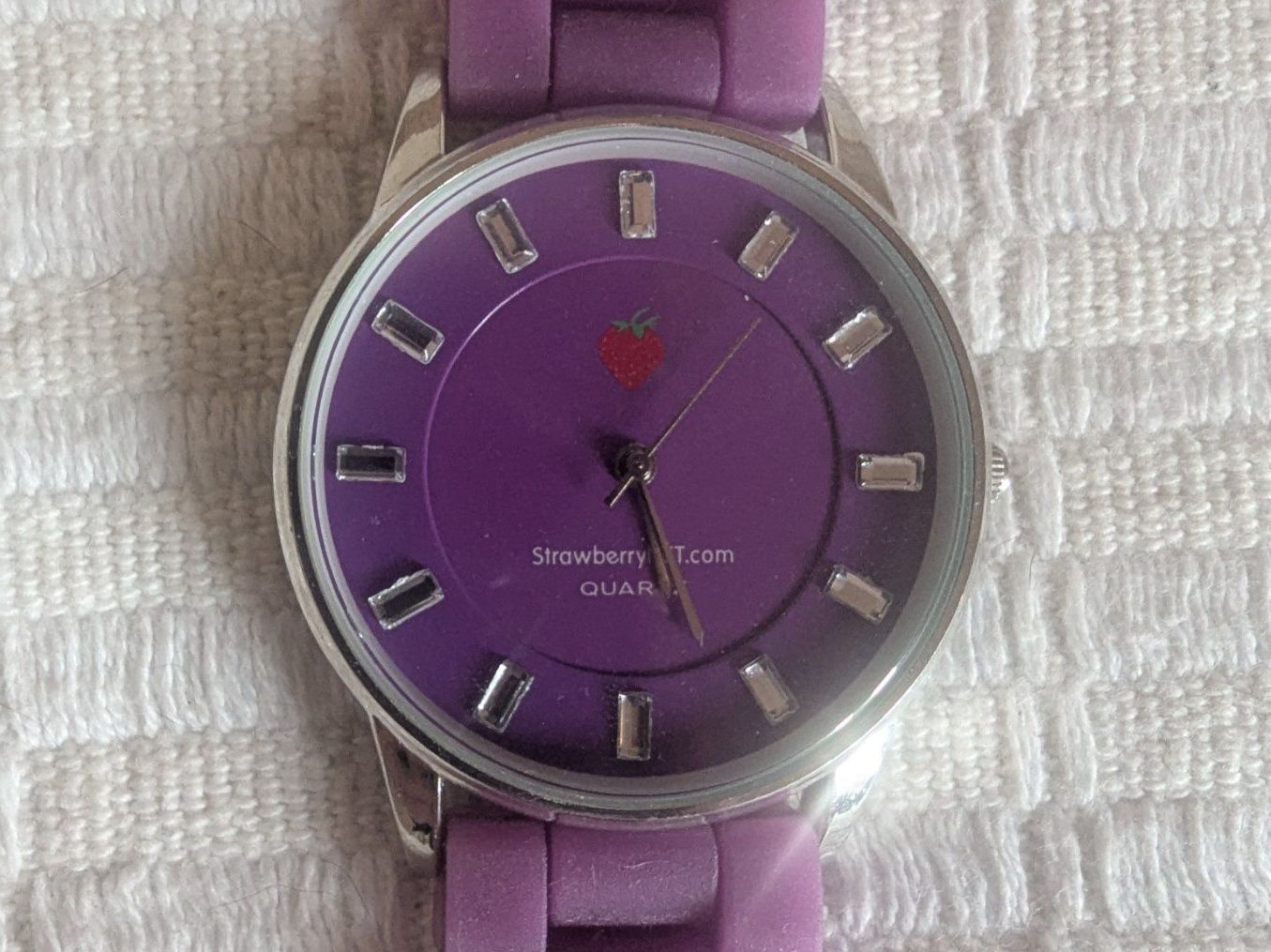 Orologi: Montre StrawberryNet.com quartz violette – Usato da Lausanne venduto da Nchiva 1