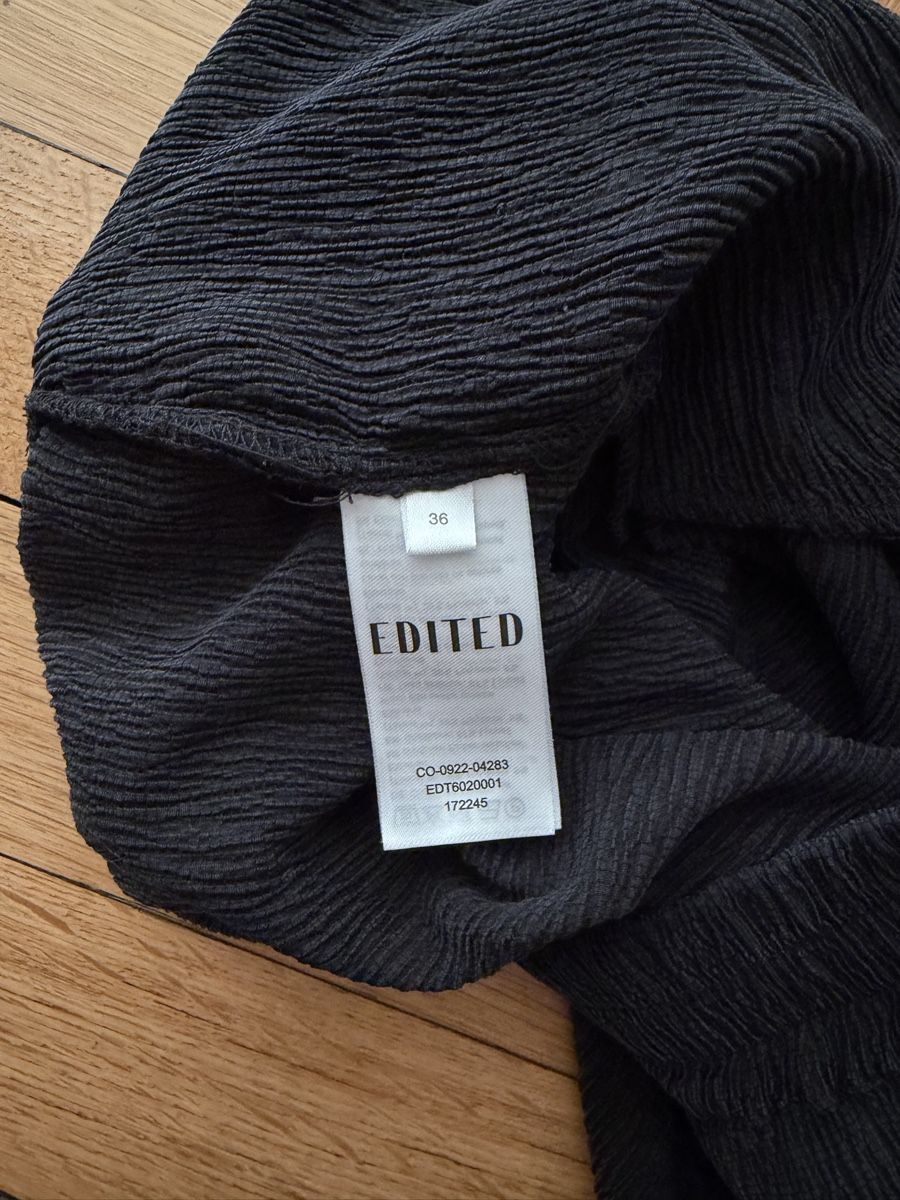 Pantalons: Edited EU36 Black Trousers with texture  – Neuf (Voir description) à Zürich par flo_8x2x 2