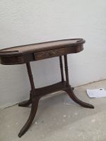 Eleganter Vintage Beistelltisch mit Schublade – Massivholz,