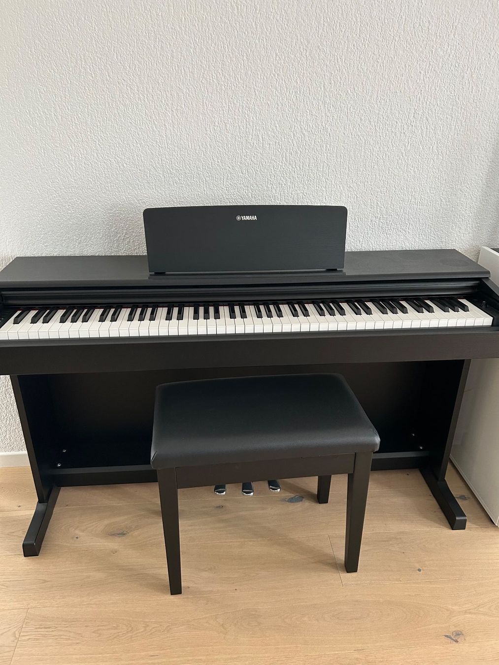 Yamaha Strumenti musicali: E-Piano Yamaha YDP-145WH – Nuovo (secondo la descrizione) da Fehraltorf venduto da sagi30