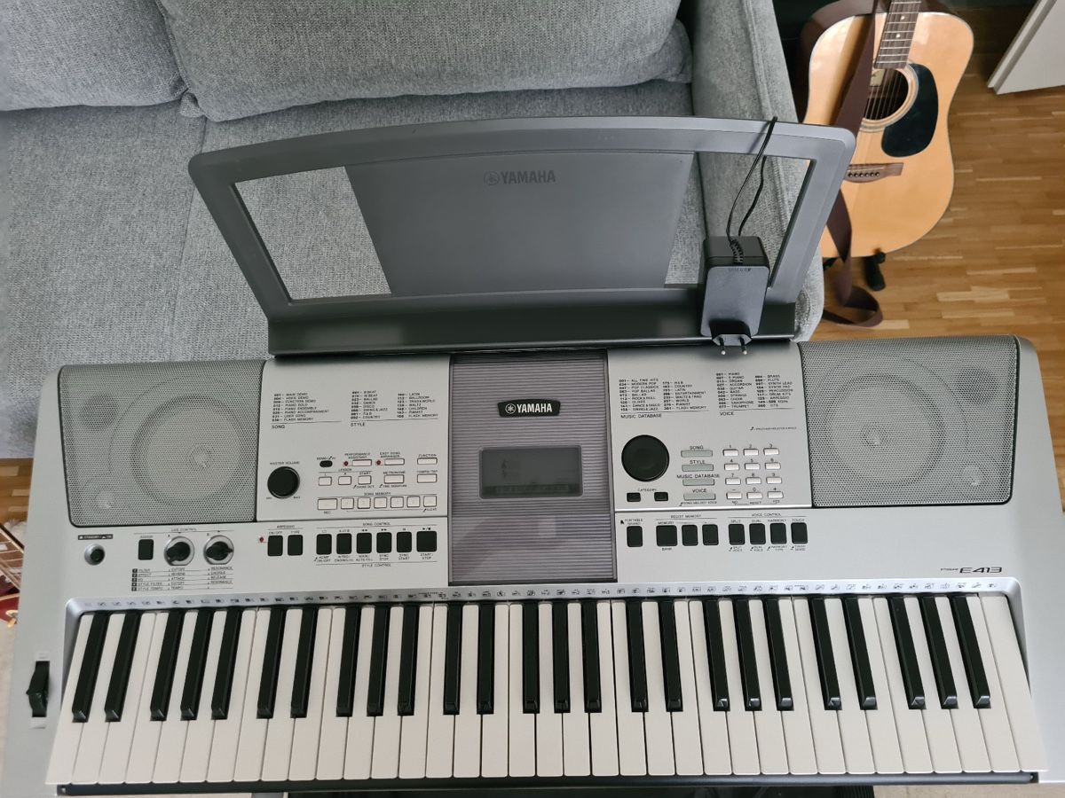 Yamaha Strumenti musicali: Keyboard Yamaha PSR413 – Usato da Jona venduto da Ressan100 3