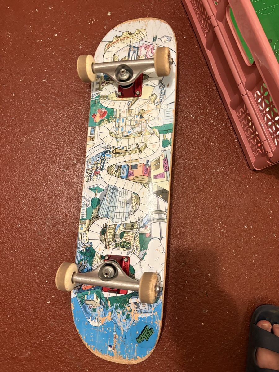 Skateboards: Skateboard mit Graphic Deck gebrauchter Zustand – D'occasion à Oetwil am See par hatsch101 3