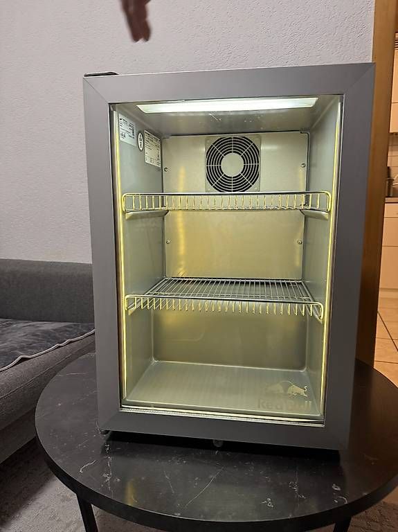 Frigoriferi: Redbull Kühlschrank mit Glastüre  – Usato da Wynau venduto da Lorent_Be