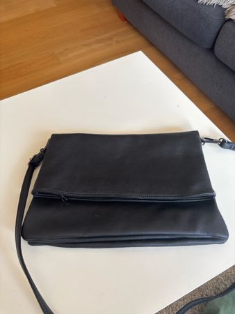 Tasche Schwarz Kunstleder Damen Umhaengetasche neuwertig