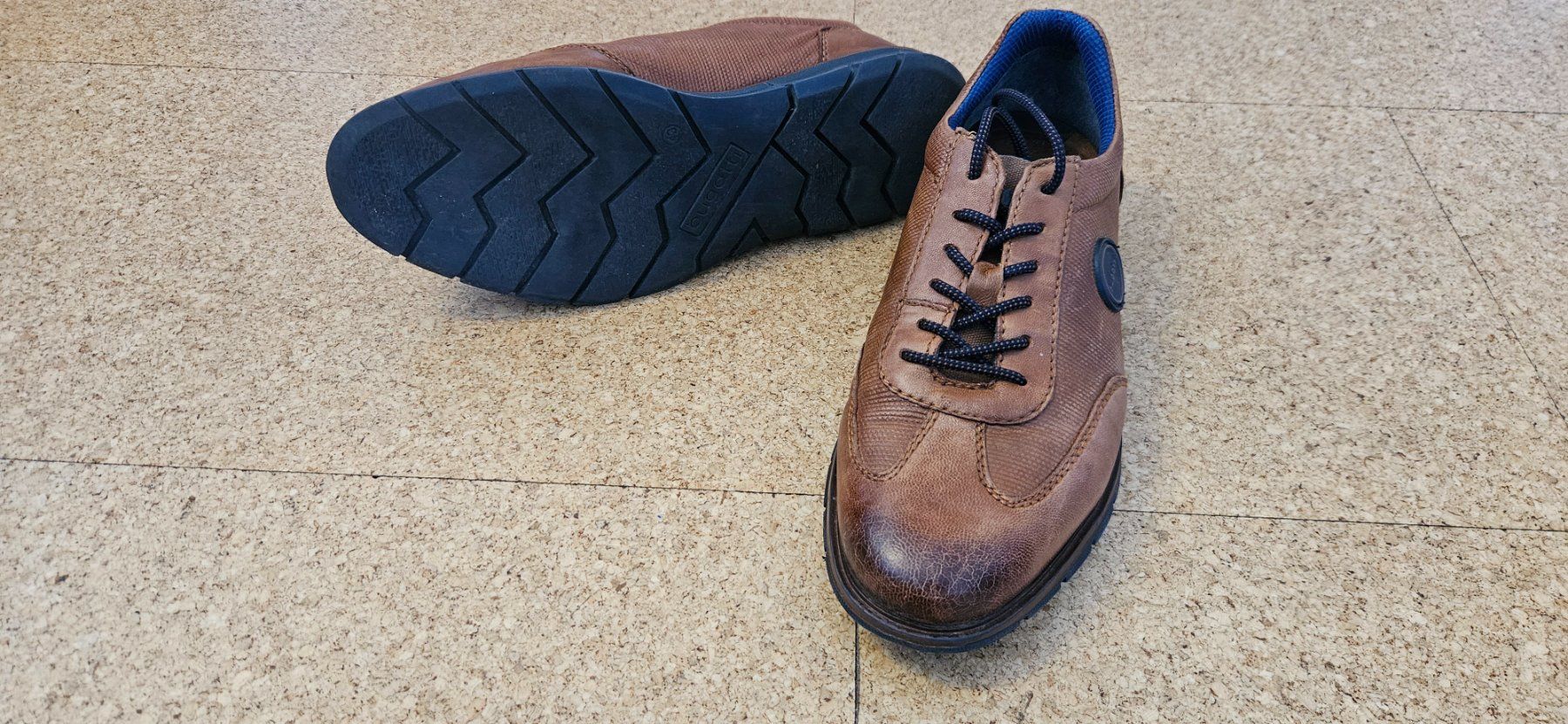 Bugatti Scarpe da uomo: Neue, elegante braune Bugatti Herren Schuhe, Gr. 43 – Nuovo (secondo la descrizione) da Menziken venduto da Luzerner1980 1