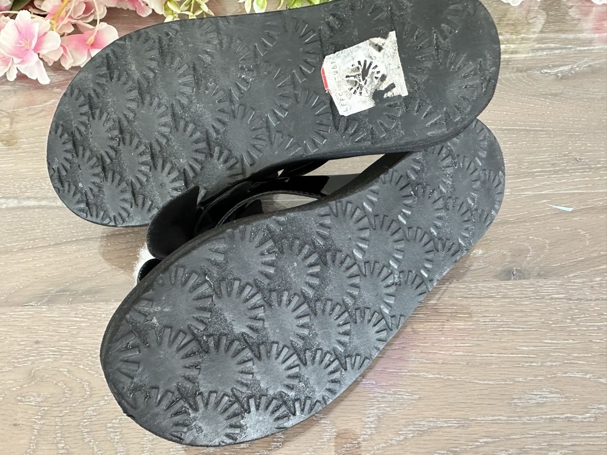 Ugg Schuhe für Mädchen: ☀️Original UGG Flip Flops Gr. 30 – Neu (gemäss Beschreibung) aus Safenwil von Whoopie1 2