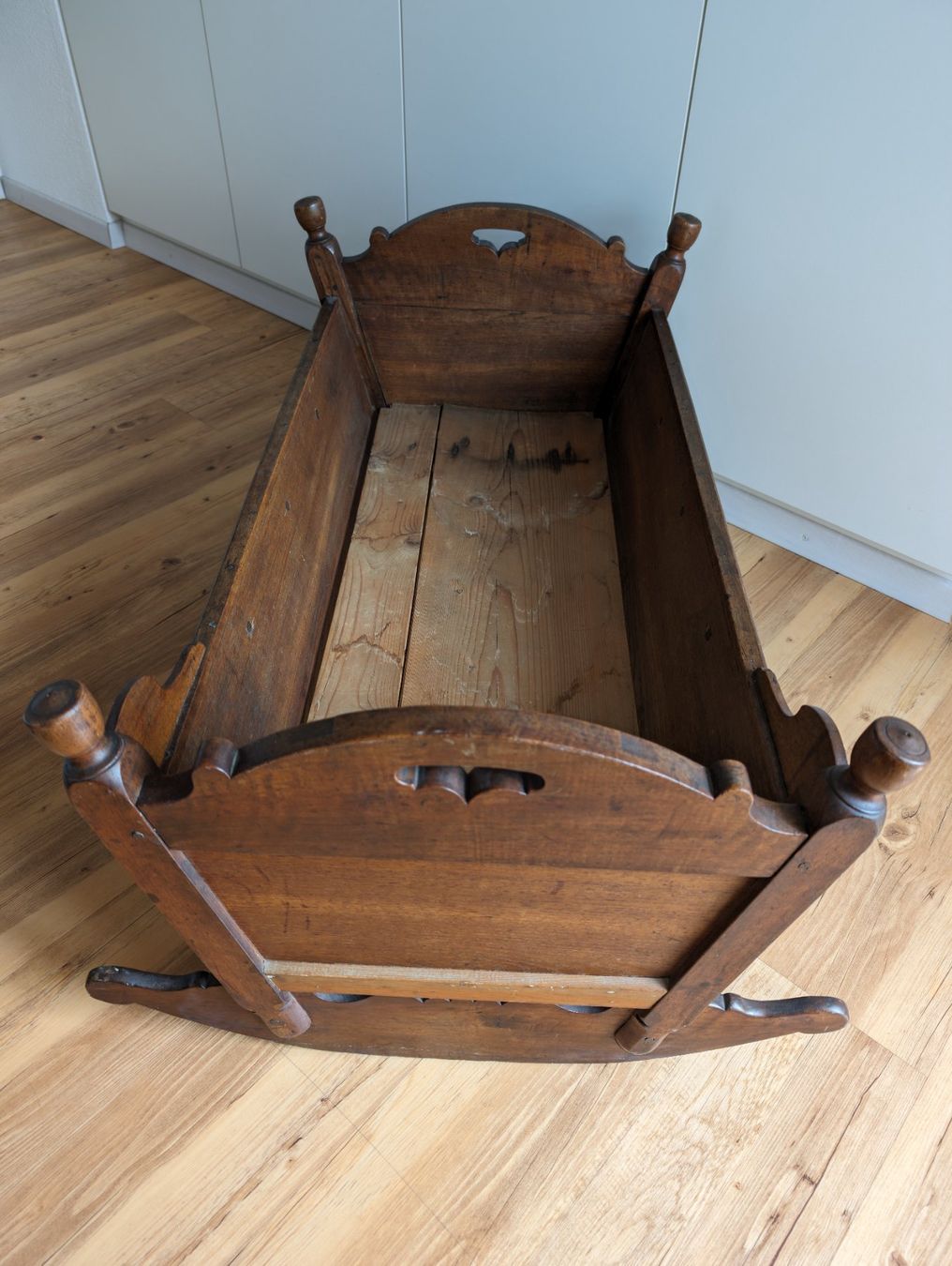 Letti: WIEGE / Kinderbett_ Holz 18.Jhdt. – Usato da Pfyn venduto da Magra02 1