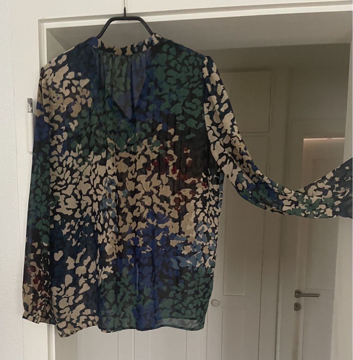 Esprit Blusen: Elegante Bluse Esprit Viscose Cr.42 / XL – Gebraucht aus Männedorf von Raendy 1