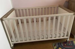 Baby-/Kinderbett  Weiss