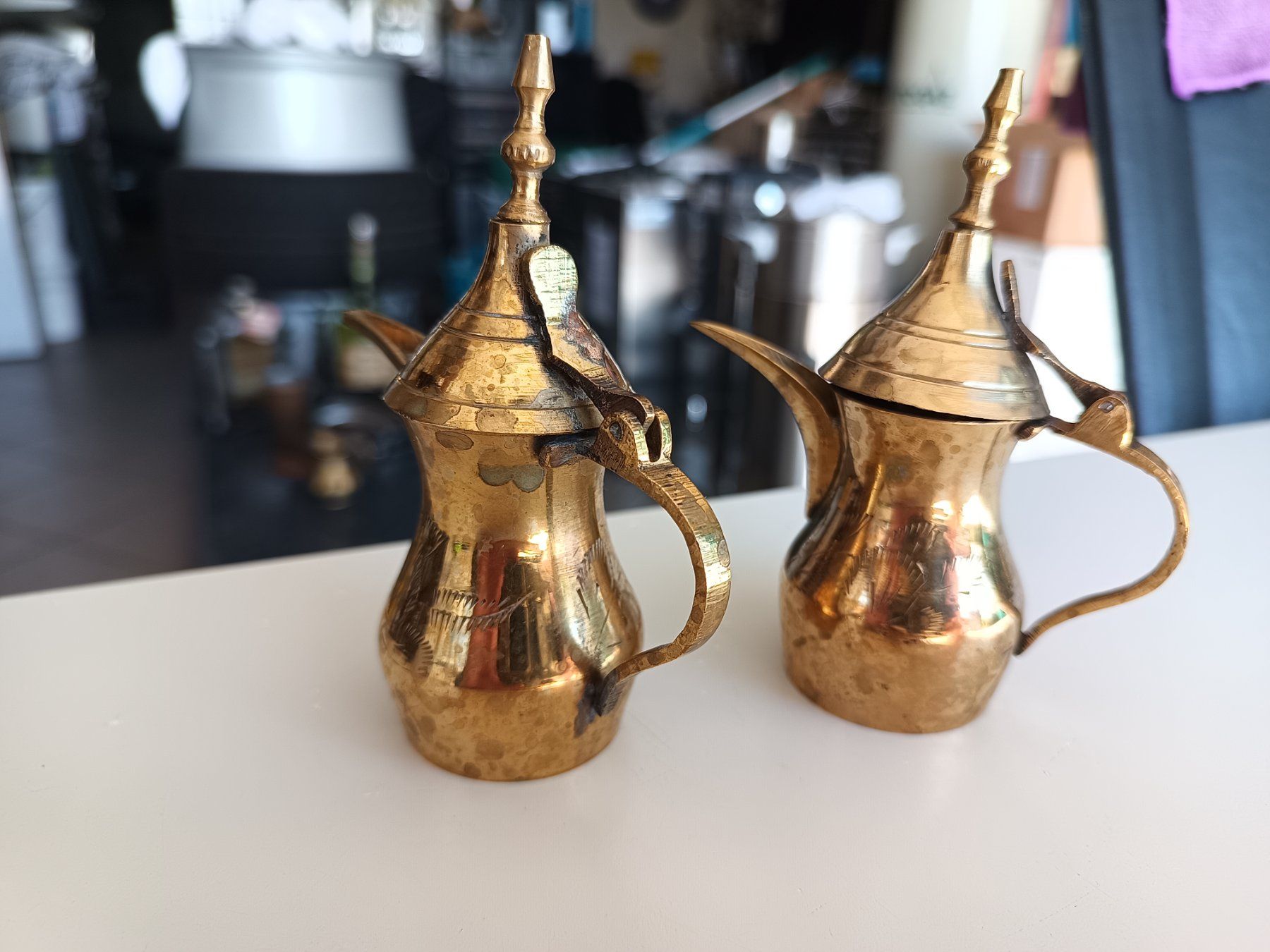 Teiere: Dallah Messing Kaffeekannen Orientalisch – Usato da Oberegg venduto da A-Z.Handel.Loehrer