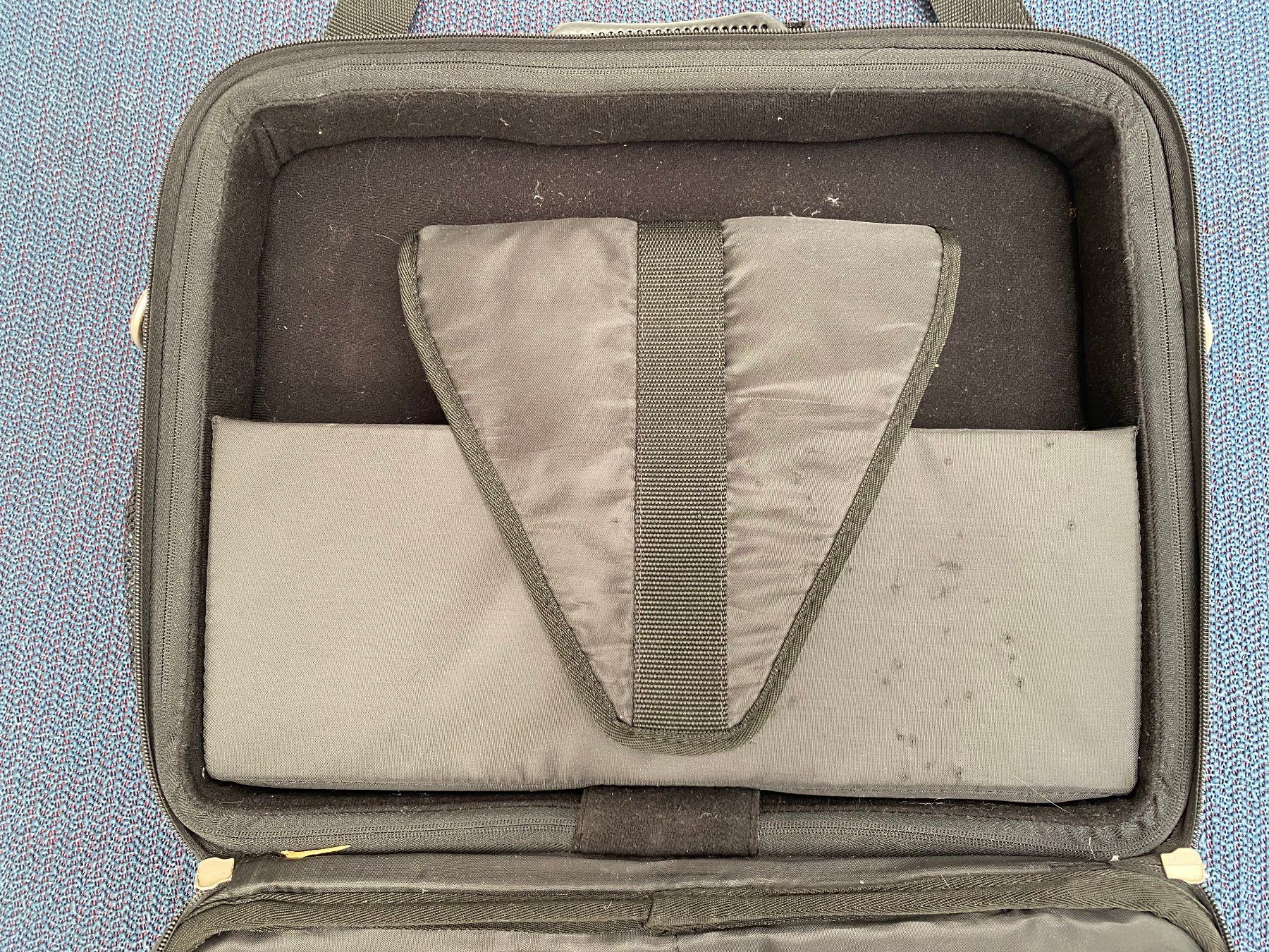 Dell Borse: Sehr robuste Dell Notebook-Tasche - ca. 46x38x15cm – Usato da Langwiesen venduto da Restposten-24 3