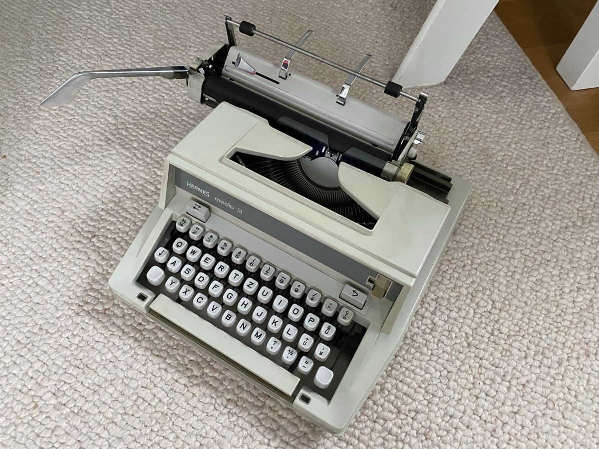 Macchine da scrivere: Hermes Media 3 Schreibmaschine – Usato da Urdorf venduto da spacemetalfantasy 2