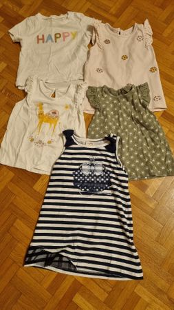 lot des t-shirts et robe