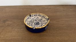 Aschenbecher Keramik blau weiss mit Goldrand