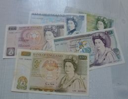 Lot ++ 5 Banknoten aus England ab 1978