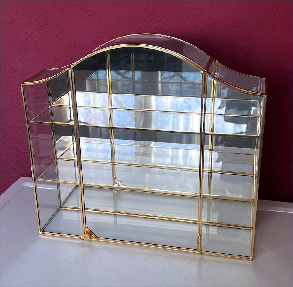 Vitrinen: Kleine Swarovski Vitrine mit 2 Tablaren – Gebraucht aus Uster von Smilas