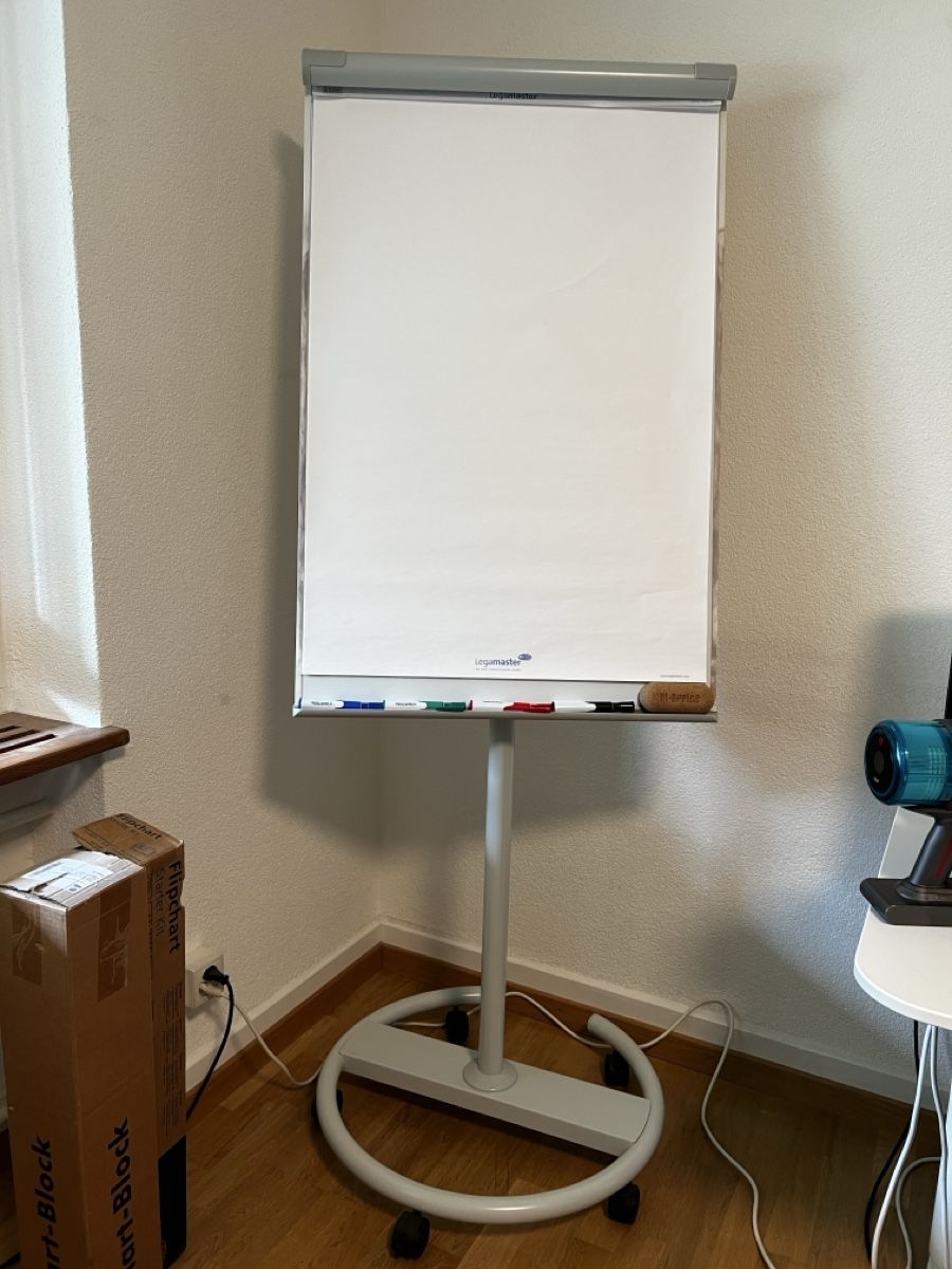 Lavagne: Flipchart mit Whiteboard + 3 Extra Blöcken Papier – Usato da Liebefeld venduto da neuronixe