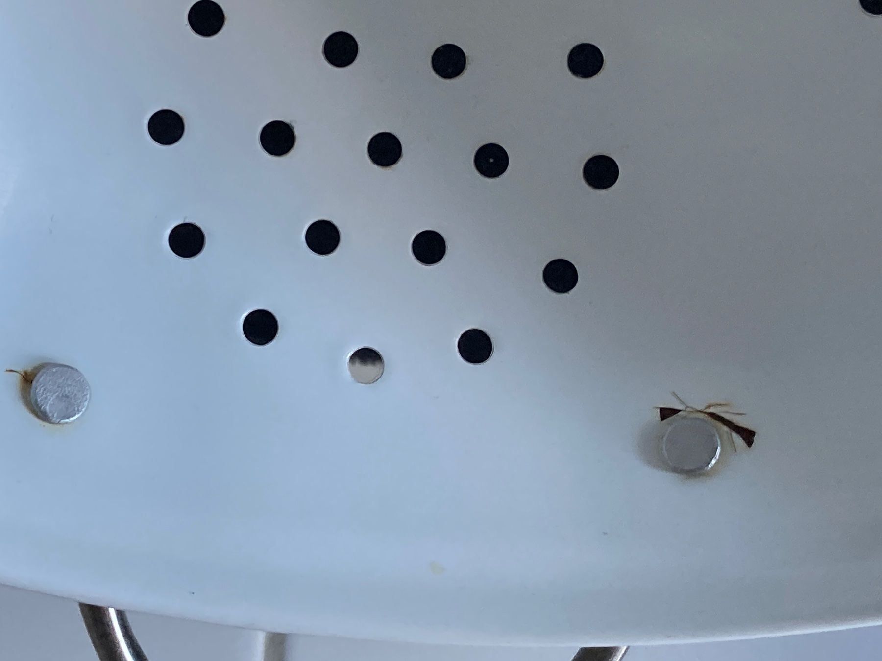 Küchengeräte: Löcherbecken aus Metall – Gebraucht aus Zürich von Chaeffeler 2