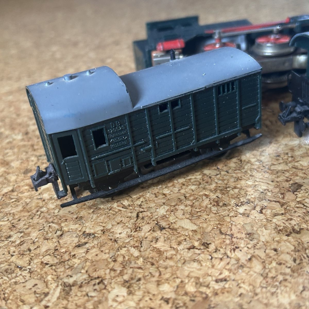 Modellini di ferrovie: Dampflok und 2 Güterwagen, alt – Usato da Laufen venduto da Bellavitaboom 5