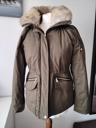 Parka kaki Zara avec capuche en fourrure, taille M, neuve