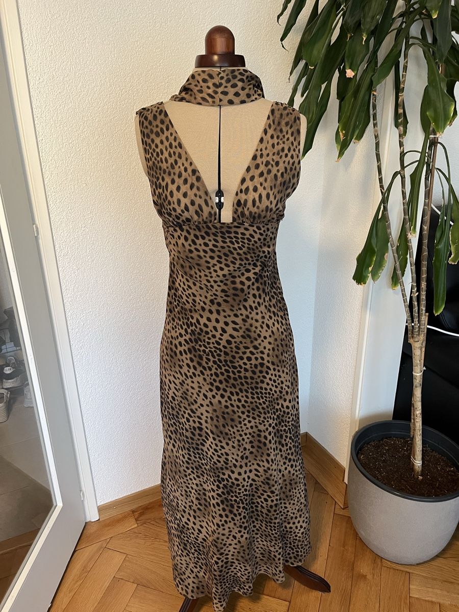 Zara Kleider: Leopard dress with neck scarf set – Gebraucht aus Lausanne von Lillielillie