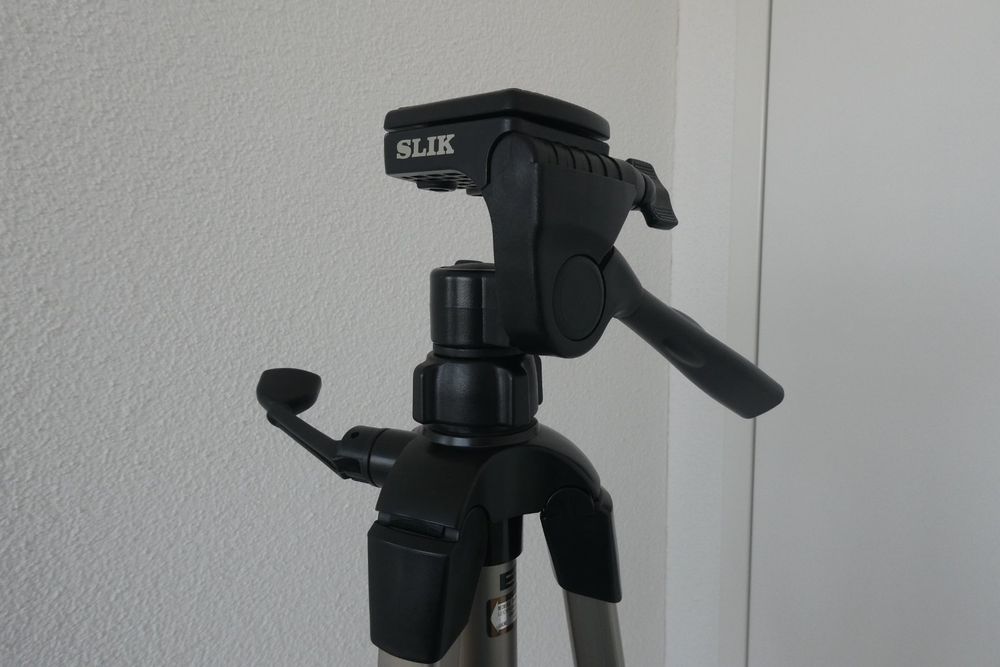 Treppiedi & Teste: SLIK U700 Stativ Kamera Stativ Top Zustand Reisestativ – Nuovo (secondo la descrizione) da Rotkreuz venduto da Jurlobi 5